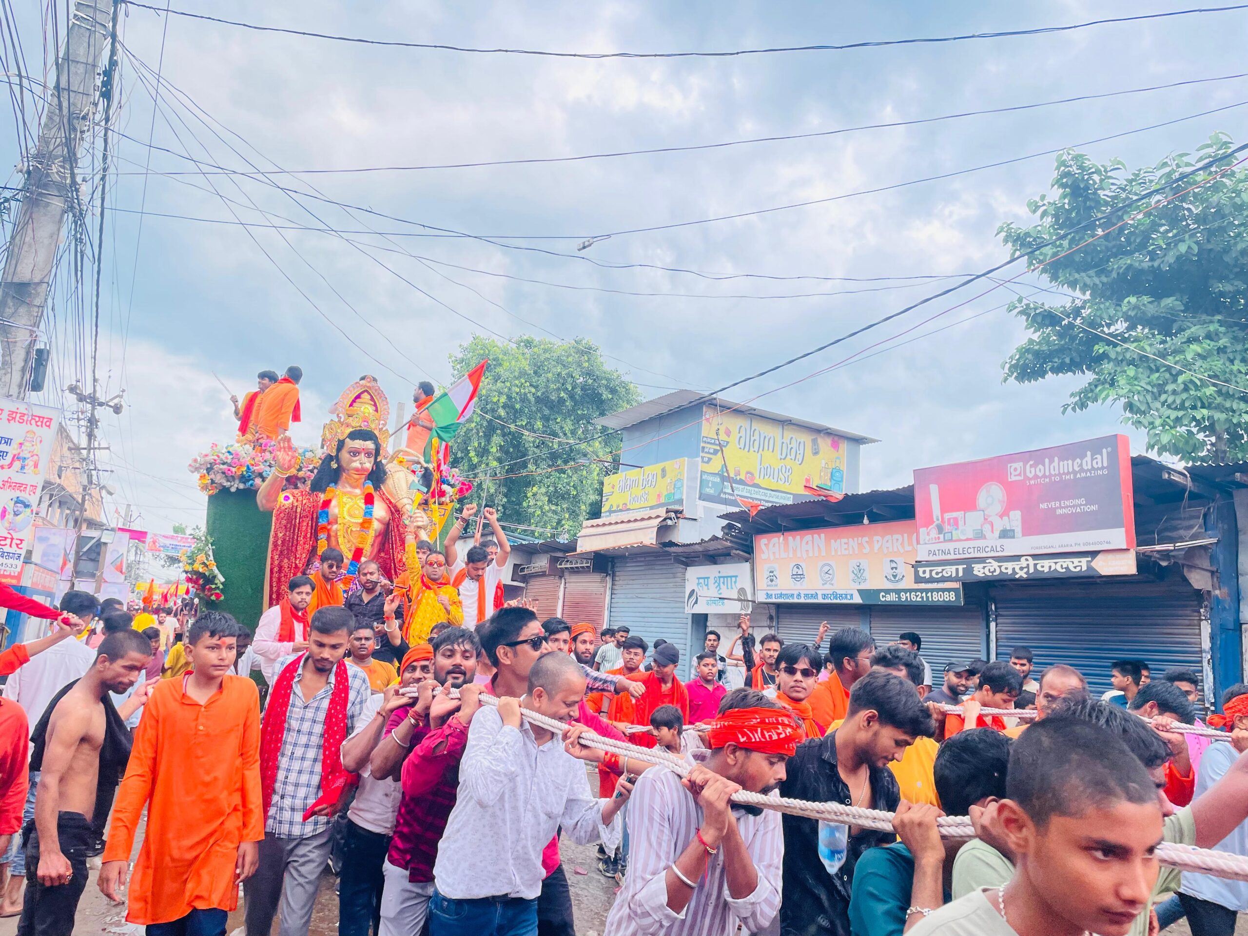 ARARIA NEWS : फारबिसगंज में ‘जय श्री राम’ के जयघोष के साथ निकला ऐतिहासिक महावीरी झंडा जुलूस, दिखा आपसी सौहार्द