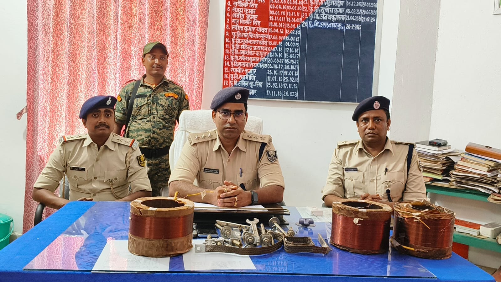 SAHARSA NEWS : बिजली ट्रांसफार्मर के उपकरण व तेल की चोरी कर ऑटो से ले जाते पुलिस ने पकड़ा
