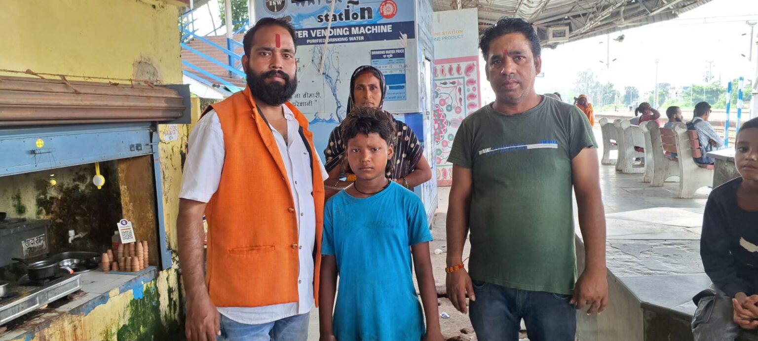 ARARIA NEWS : फारबिसगंज रेलवे स्टेशन पर मिली लावारिस बच्ची, पुलिस ने लिया संरक्षण में