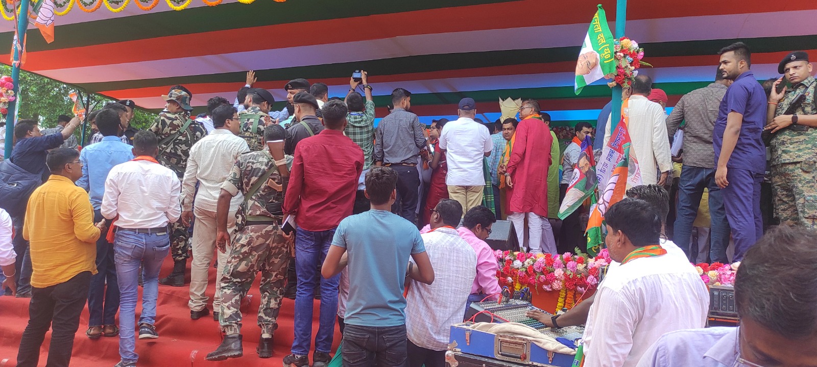 फारबिसगंज में डिप्टी सीएम की सभा में मंच पर मची अफरातफरी, सुरक्षा व्यवस्था ध्वस्त
