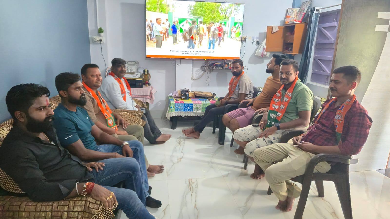 ARARIA NEWS : भाजपा फारबिसगंज नगर टीम ने सुना पीएम मोदी का ‘मन की बात’ का 125वां संस्करण