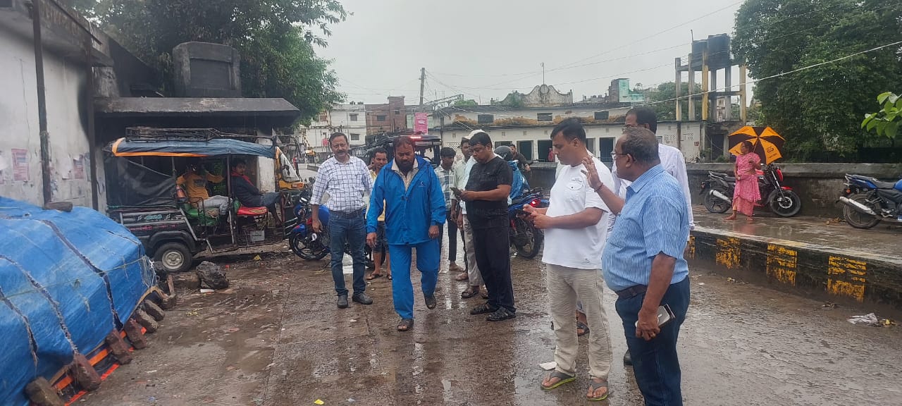 फारबिसगंज प्राथमिक स्वास्थ्य केंद्र आगजनी मामले की जांच शुर, सिविल सर्जन के नेतृत्व में टीम ने किया निरीक्षण
