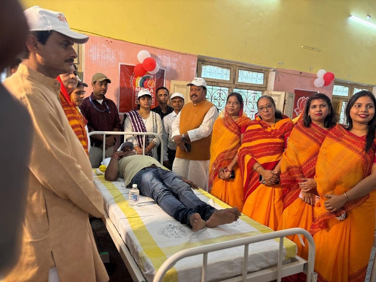 प्रधानमंत्री के जन्मदिन पर तेरापंथ युवक परिषद ने लगाया विशाल रक्तदान शिविर