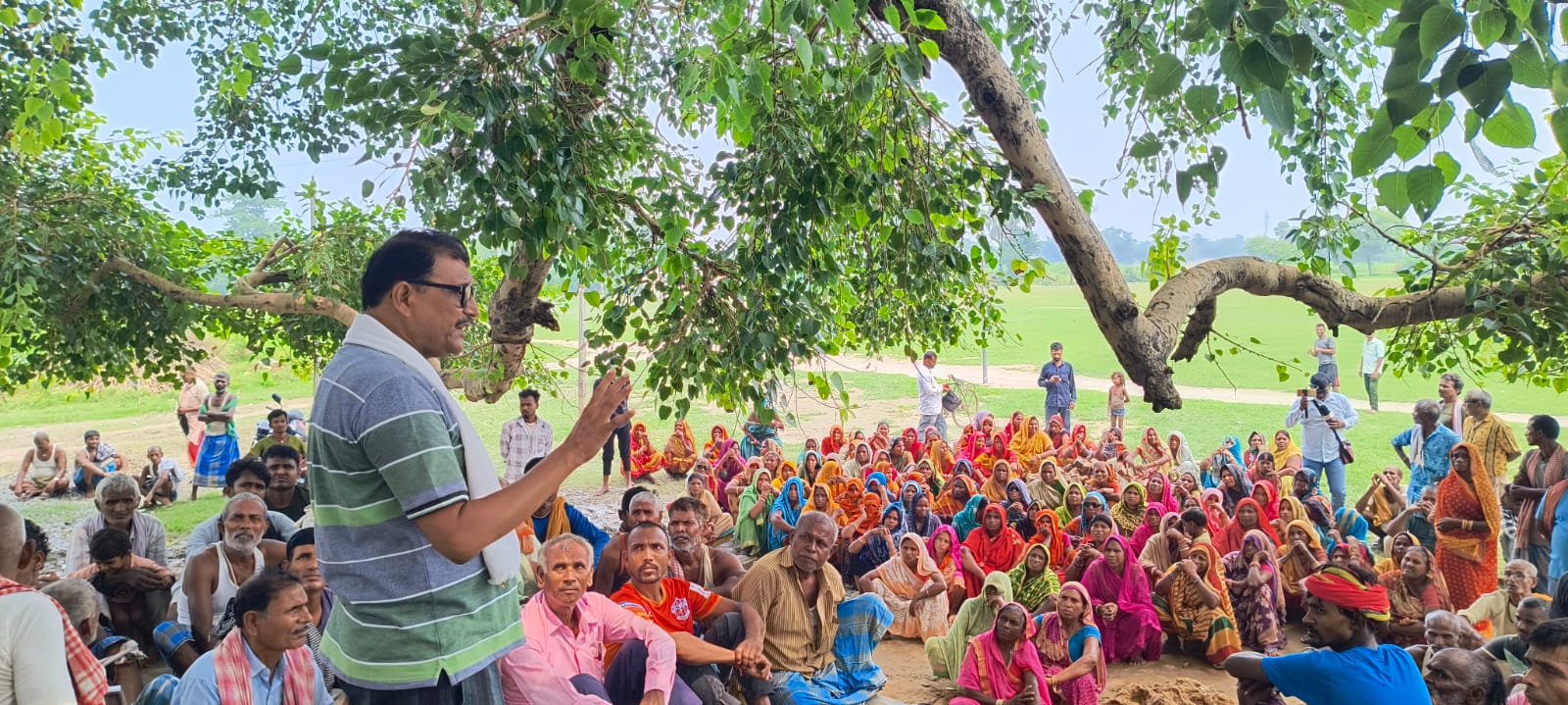 Latest Khagaria News: लाभगांव में बेघर भूमिहीनों की हुंकार: 5 डिसमिल से कम जमीन का पर्चा मंजूर नहीं, सरकार और प्रशासन के रवैए पर फूटा गुस्सा