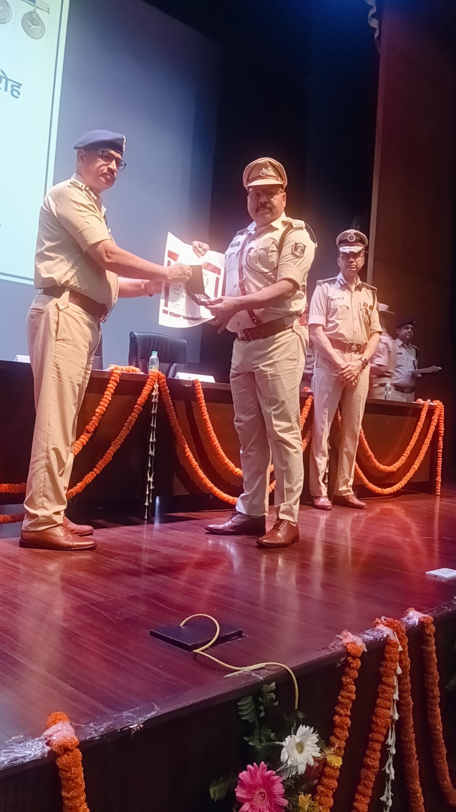 ARARIA NEWS : अररिया एसपी अंजनी कुमार को मिला राष्ट्रपति पुलिस पदक, DGP ने किया सम्मानित