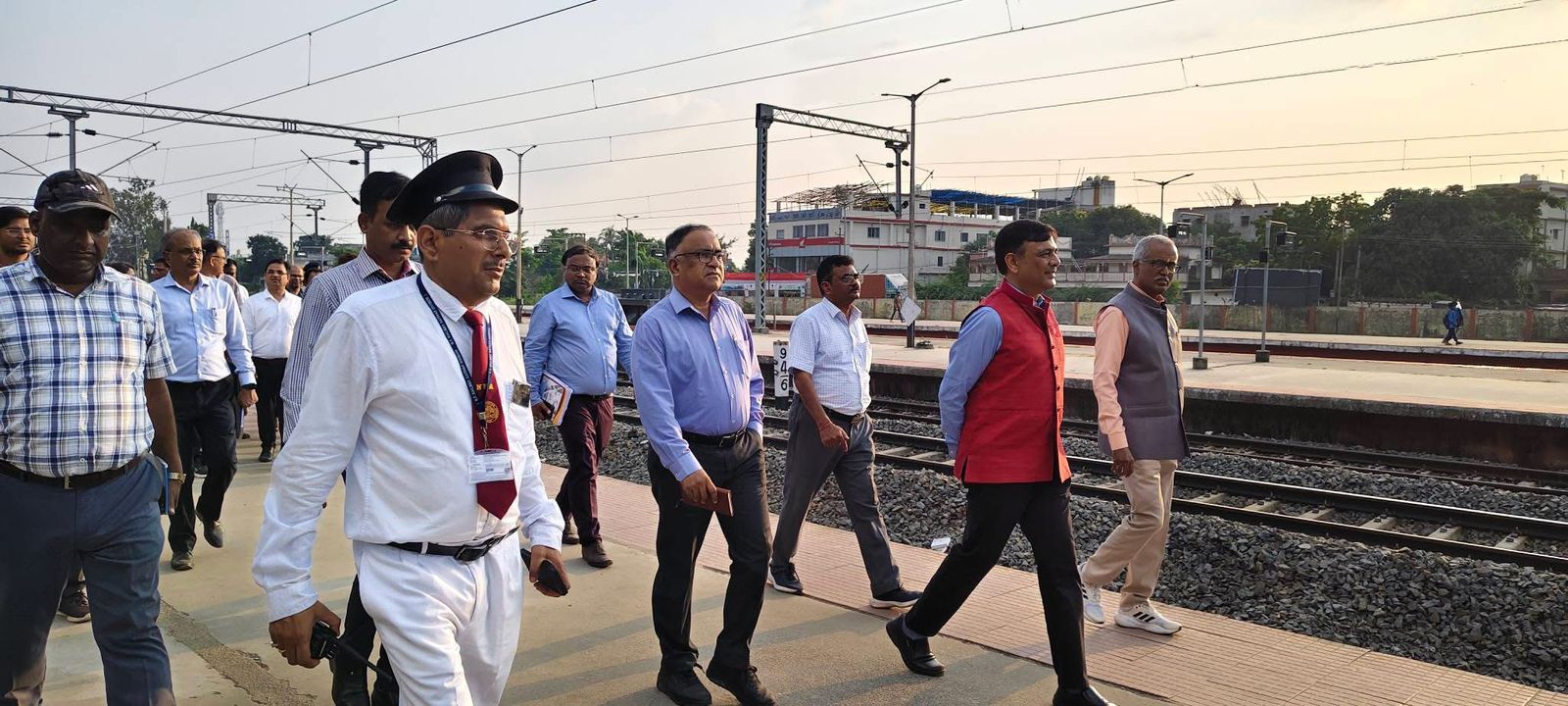 ARARIA NEWS : फारबिसगंज में जीएम ईसीआर और डीआरएम समस्तीपुर का निरीक्षण दौरा, निर्माणाधीन रनिंग रूम का लिया जायजा — आचार संहिता के चलते जनसंपर्क से रहे दूर