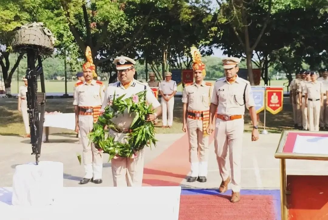 Araria News: एसएसबी बथनाहा में पुलिस स्मृति दिवस: शहीद स्तंभ पर पुष्पांजलि अर्पित कर जवानों को दी गई भावपूर्ण श्रद्धांजलि