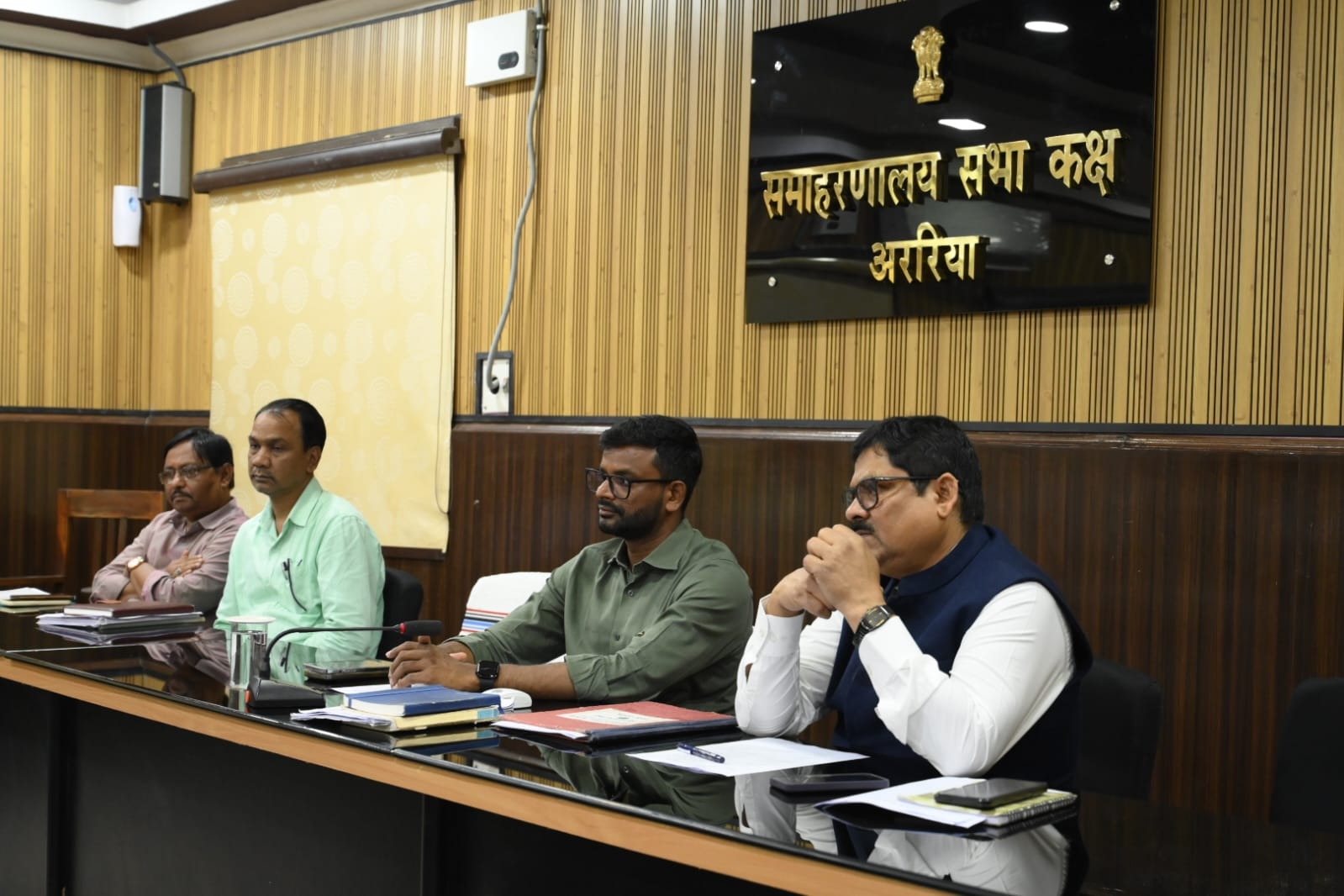 Bihar Election 2025: अररिया में मतदान की अंतिम तैयारी: DM ने सख्त निर्देश दिए, कहा- ‘लापरवाही बर्दाश्त नहीं’