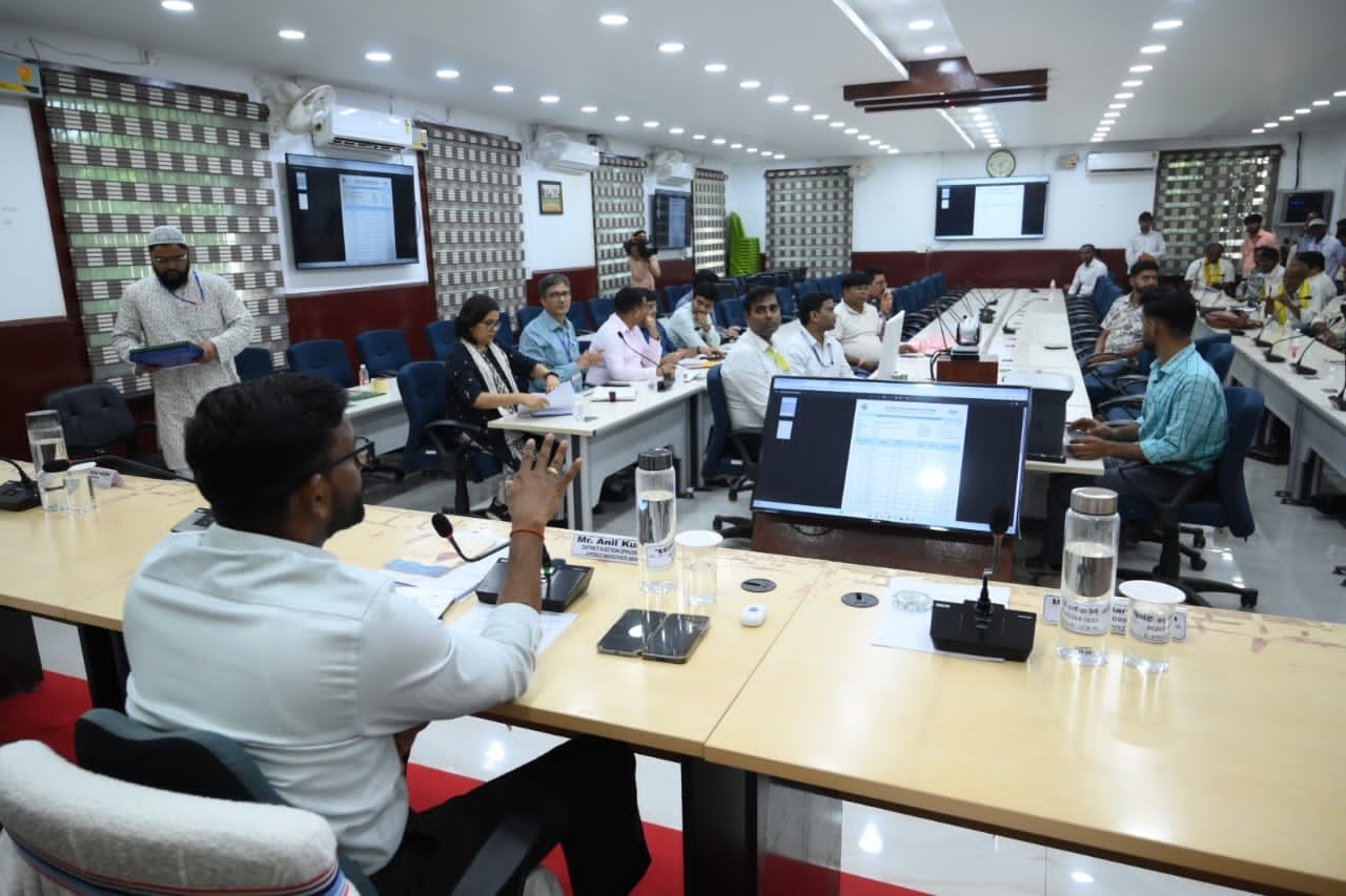 Bihar Election 2025: अररिया में EVM-VVPAT का तृतीय सप्लीमेंट्री रैंडमाइजेशन संपन्न: कटिहार से मिली 250 VVPAT भी शामिल