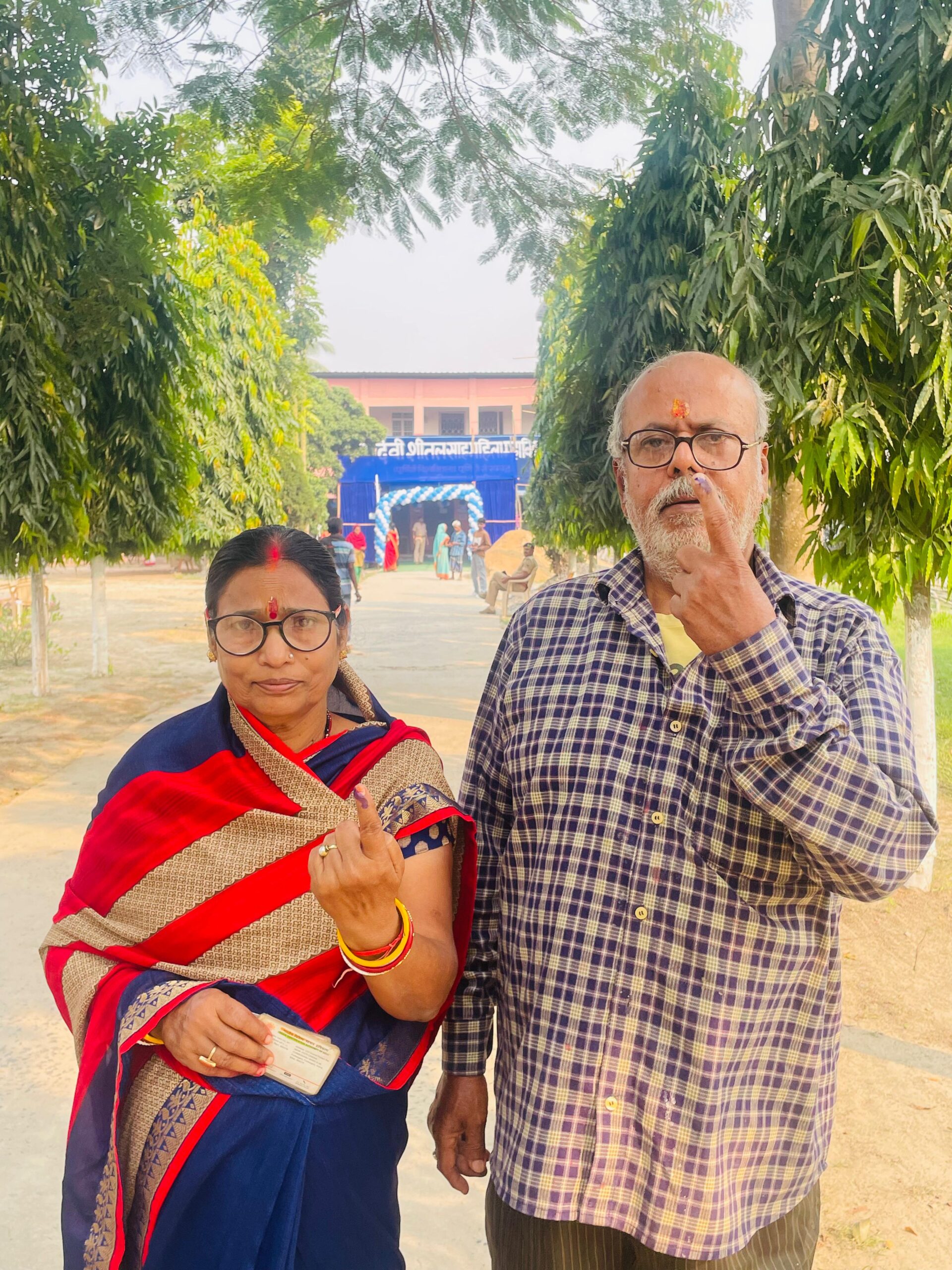 Bihar Election 2025: फारबिसगंज में दिखा बुजुर्ग मतदाताओं का उत्साह, लोकतंत्र के प्रति दिखाया गहरा विश्वास