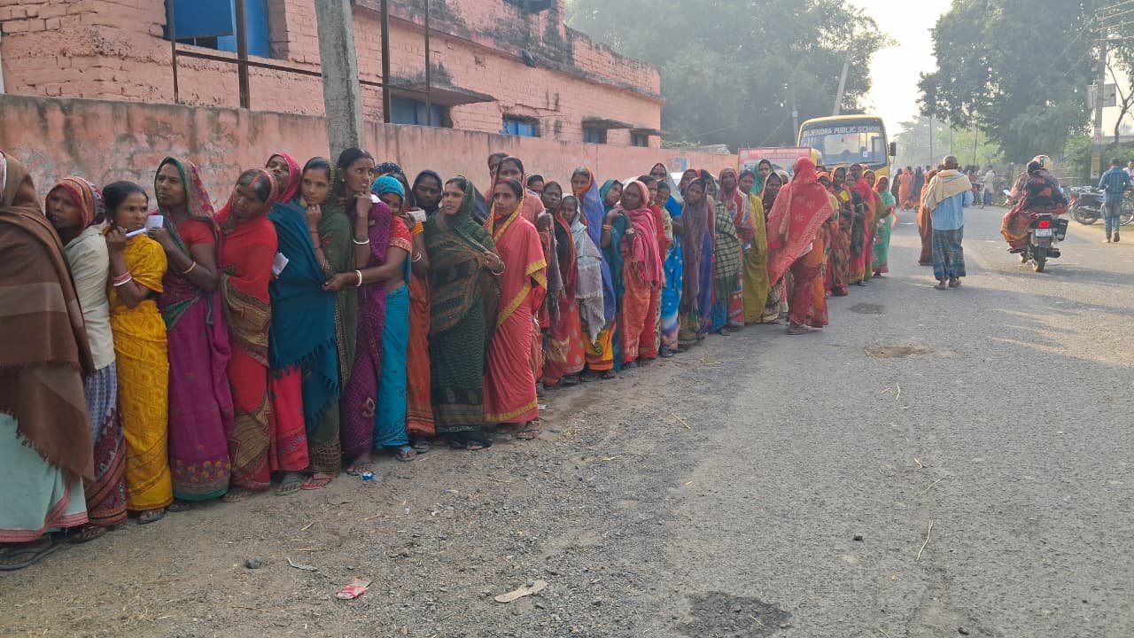 Bihar Election 2025: मतदान खत्म होते ही यहां के सभी 15 प्रत्याशियों के भाग्य इवीएम में बंद हो गया