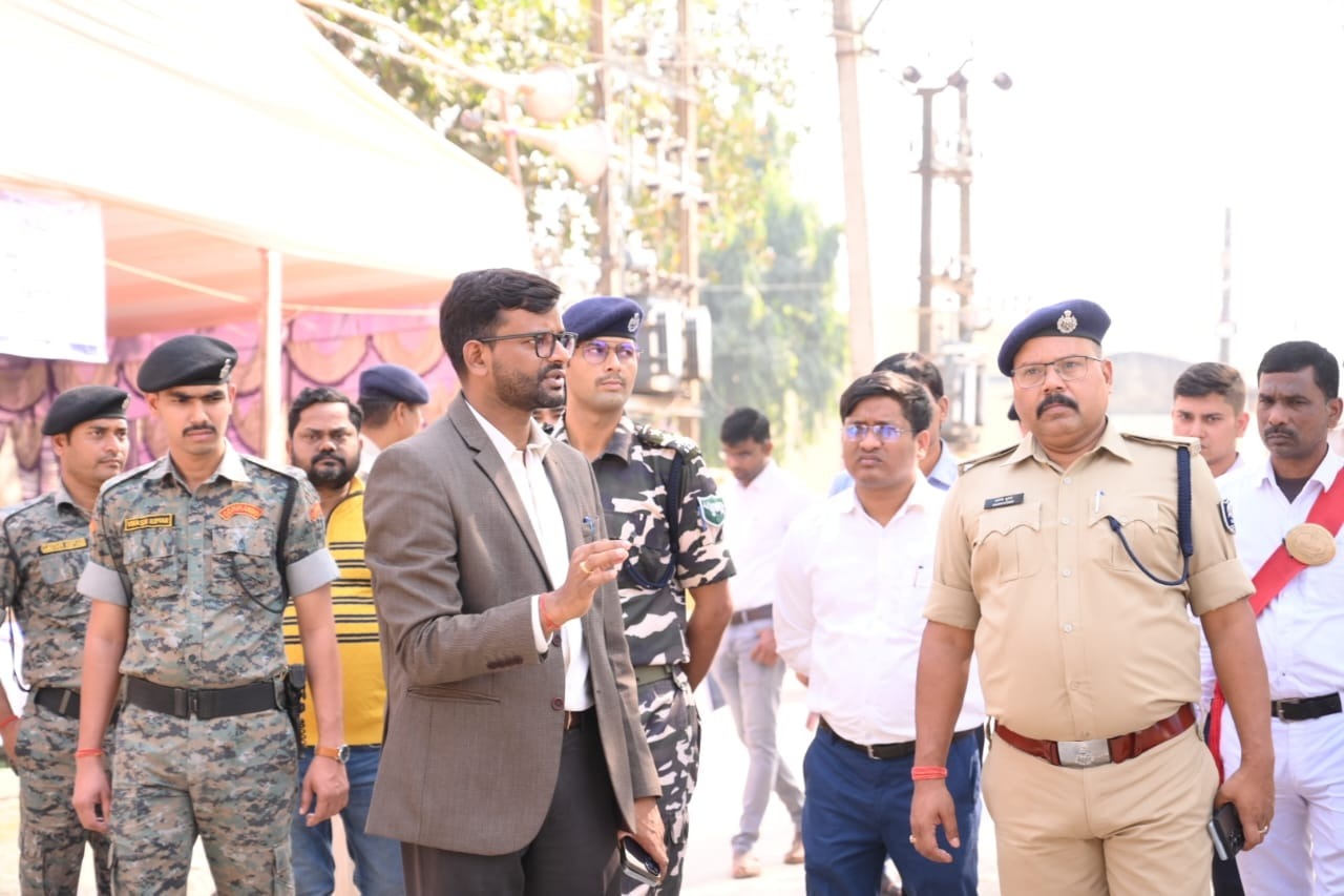 मतगणना से पहले DM अनिल कुमार और SP अंजनी कुमार ने परखी स्ट्रांग रूम की सुरक्षा