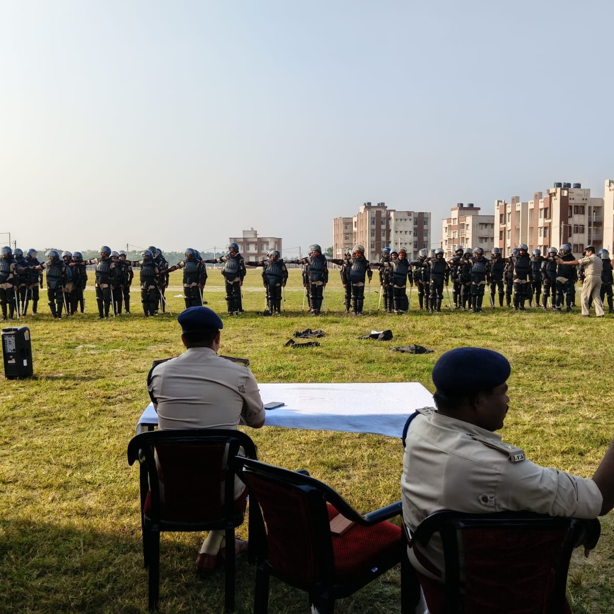 मतगणना से पहले पुलिस की फुल ड्रेस रिहर्सल, एसपी अंजनी कुमार बोले — “हर स्थिति से निपटने को तैयार है बल”
