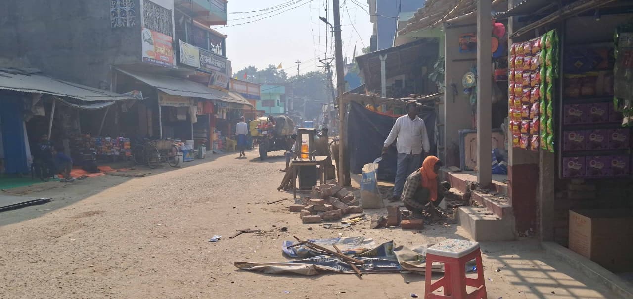 Purnia News: रूपौली में प्रशासन का अल्टीमेटम: 8 दिसंबर तक अतिक्रमण हटाओ, वरना 9 से बुलडोजर चलेगा