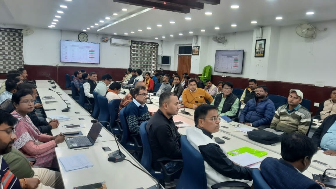 स्वास्थ्य समीक्षा बैठक में डीएम का कड़ा रुख — फारबिसगंज अस्पताल के तीन पदाधिकारियों और सदर अस्पताल अधीक्षक का वेतन रोका