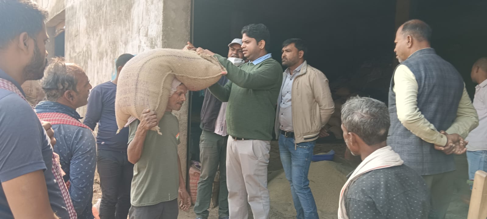 Purnia News: धमदाहा SDM का SFC गोदाम पर छापा: “गरीब का अनाज में एक दाना भी खराब नहीं चलेगा”