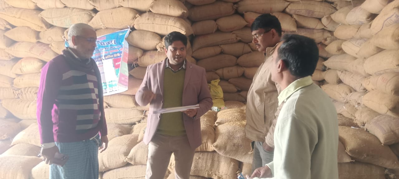 Purnia News: धमदाहा SDM का पैक्स पर ताबड़तोड़ छापा: 3 पैक्स में सिर्फ 12 किसानों से खरीद, CC न होने से हाहाकार, एक पैक्स तो बंद मिला