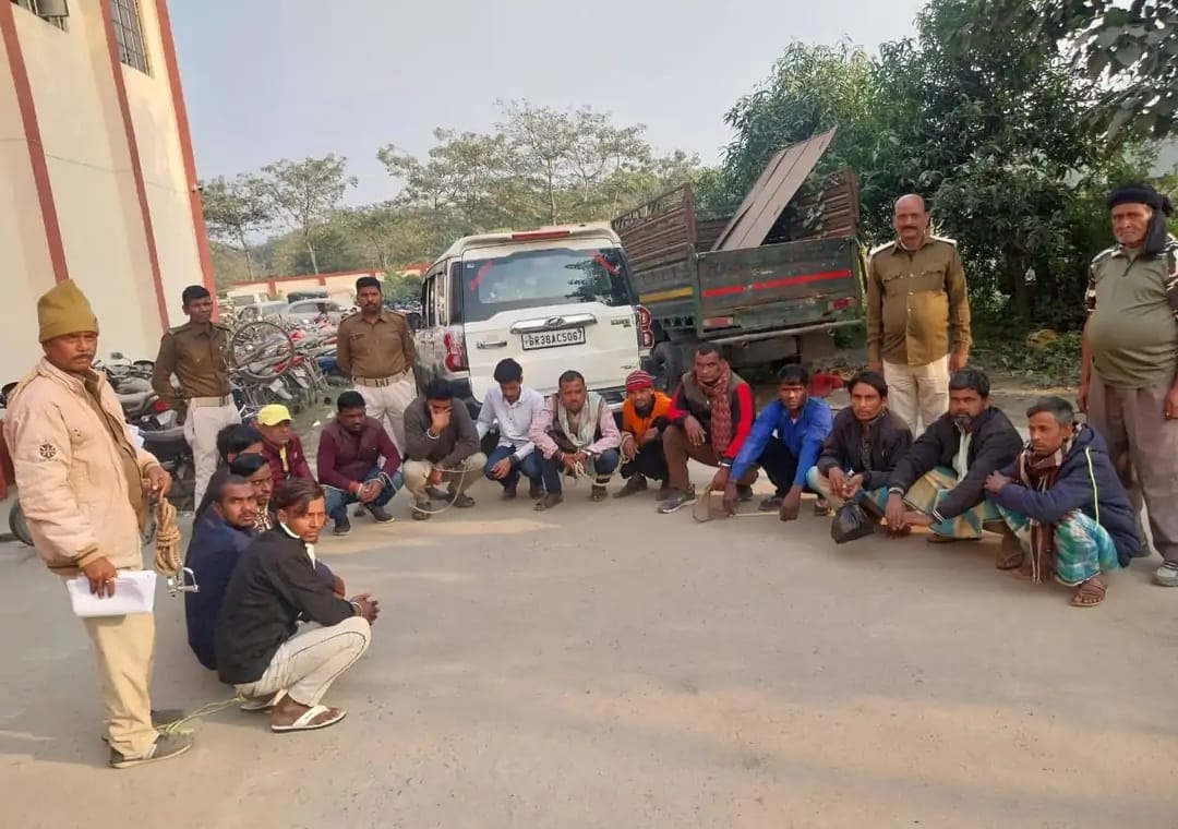 अररिया में शराब माफिया पर ड्रोन अटैक – उत्पाद विभाग ने 6,560 Kg जावा महुआ नष्ट किया