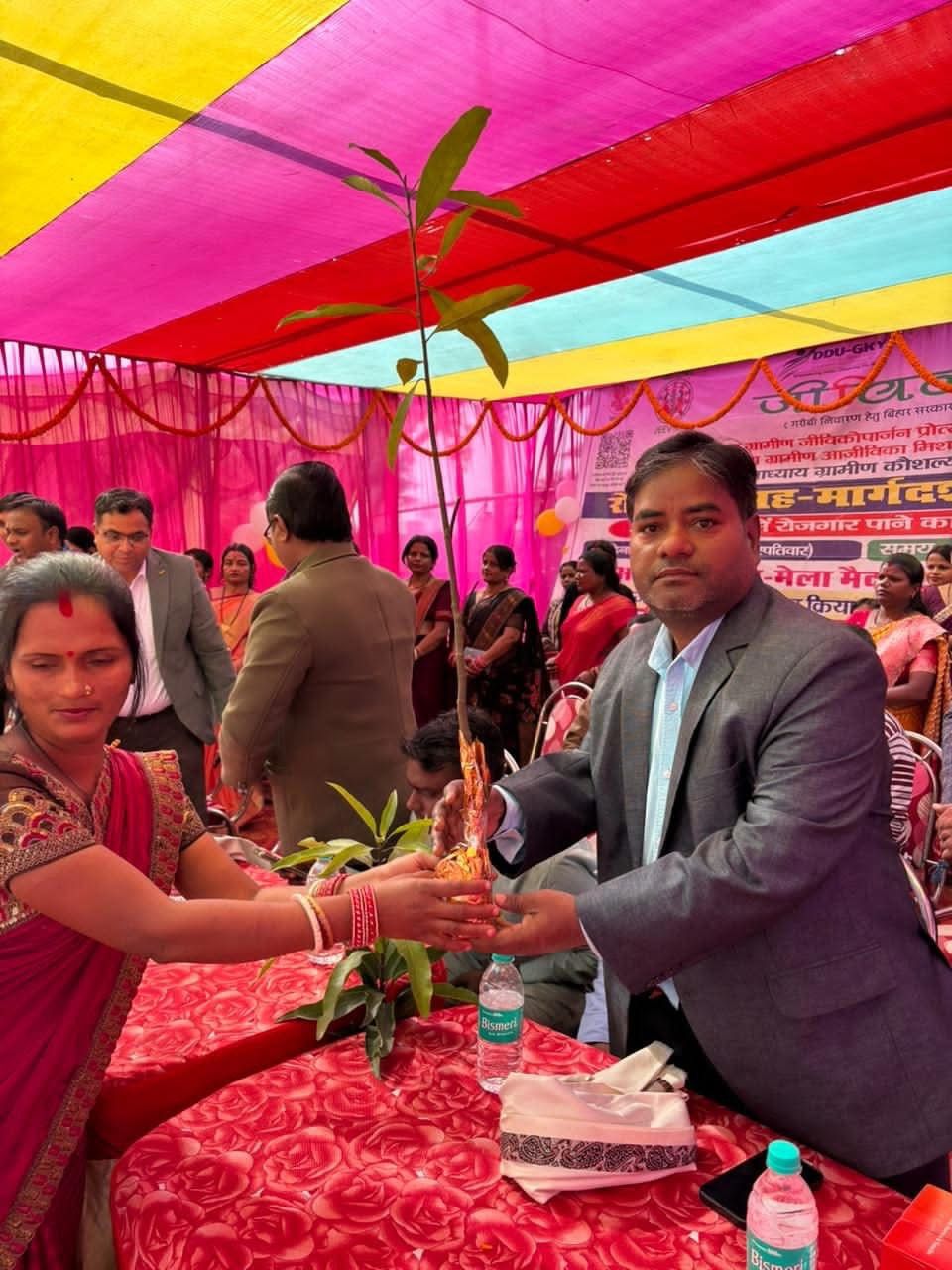 फारबिसगंज में रोजगार-सह-मार्गदर्शन मेला सफल: 38 जरूरतमंदों को मिला निःशुल्क चश्मा