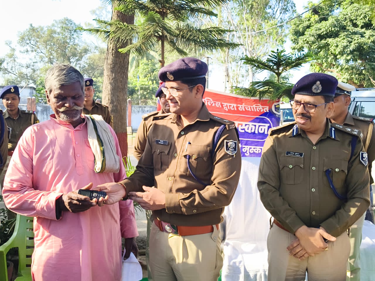 ऑपरेशन मुस्कान फेज 6 में पुलिस ने कुल 43 मोबाइल लोगों को वापस किया
