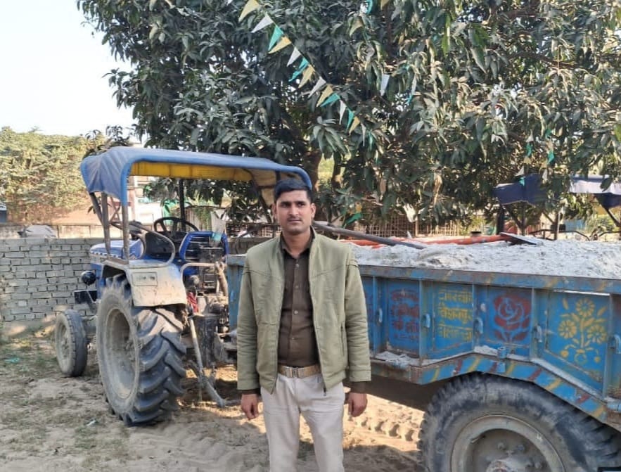 अररिया में अवैध बालू परिवहन पर कार्रवाई तेज: सिमराहा से ट्रैक्टर जब्त, ₹1.05 लाख जुर्माना