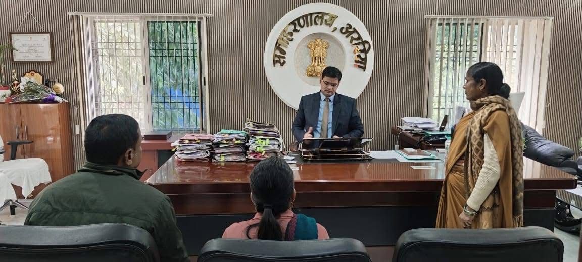 जिला पदाधिकारी ने जनता दरबार में सुनीं जन-समस्याएं, 47 मामलों पर दिए त्वरित कार्रवाई के निर्देश