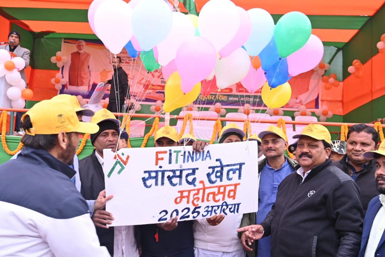 सांसद खेल महोत्सव का भव्य आगाज, खिलाड़ियों के जोश से गूंजा नेताजी सुभाष स्टेडियम