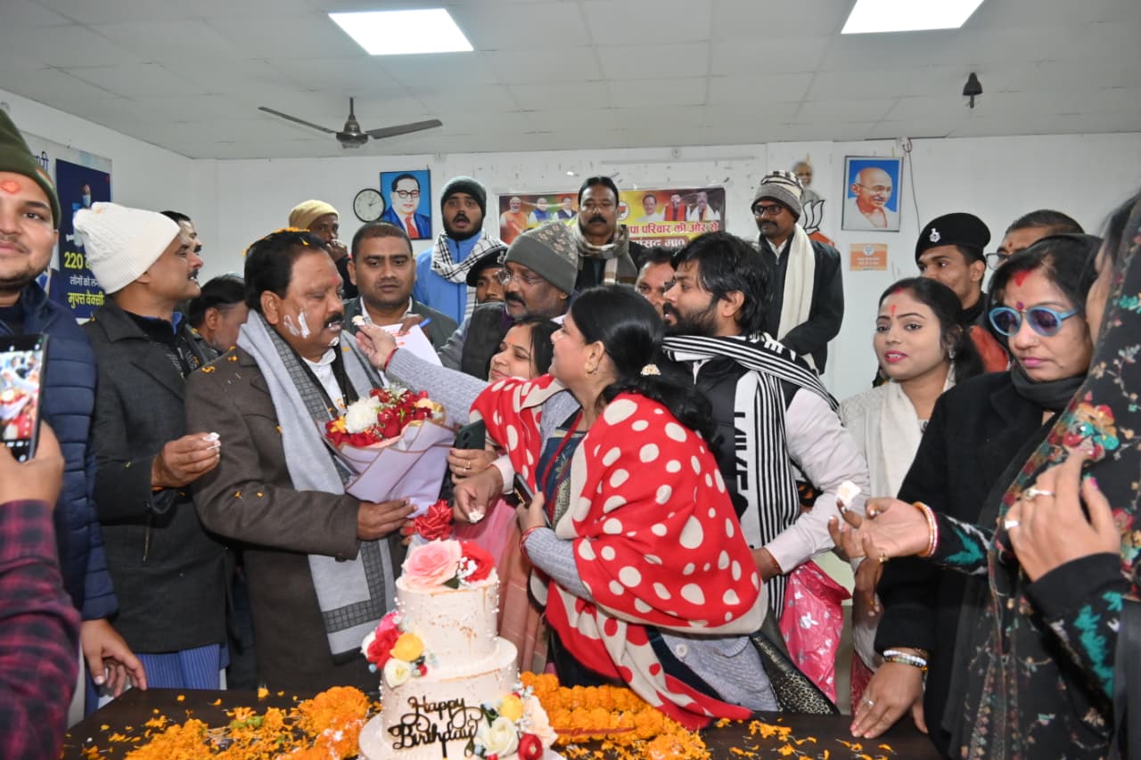 अररिया में सांसद प्रदीप कुमार सिंह का जन्मदिन भाजपा कार्यकर्ताओं ने उत्साहपूर्वक मनाया