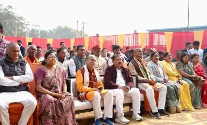 Araria: Minister Dr. Dilip Jaiswal listened to the 130th episode of PM Modi's 'Mann Ki Baat' with the workers.