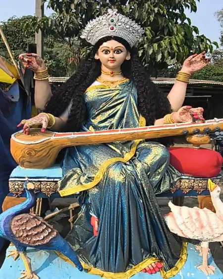three-sisters-sculpture-art-purnia-women-empowerment-basanti-panchami