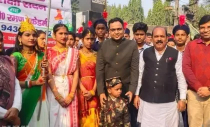 On the eve of Republic Day, a wave of patriotism swept through Forbesganj, tributes were paid to great men.