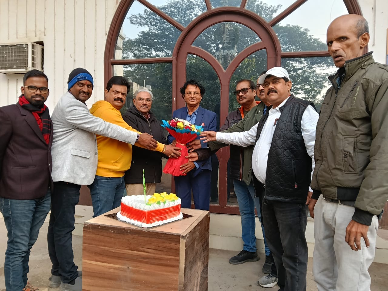 पूर्णिया जिले के वरिष्ठ पत्रकार मोहम्मद इरफान कामिल का 72वां जन्मदिन काफी हर्ष उल्लास के साथ मनाया गया
