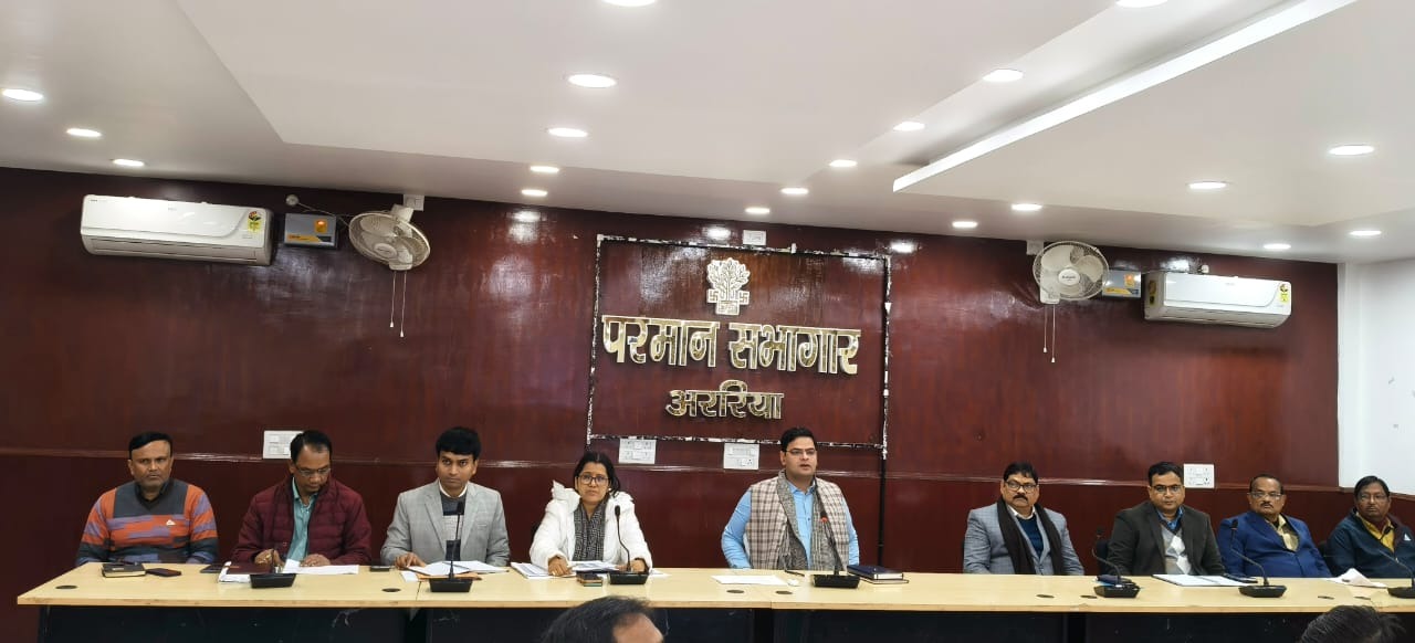 योजनाओं की समीक्षा में बोले DM- “भूमि चिन्हित करने में न करें देरी, समय पर पूरा करें विकास कार्य”
