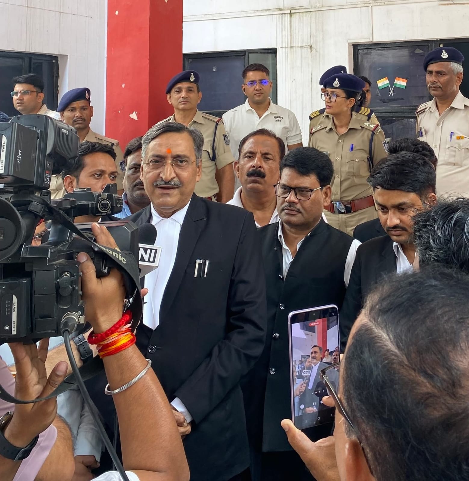हाईकोर्ट का बड़ा फैसला: अनिल मिश्रा की गिरफ्तारी पर लगी रोक, पुलिस कार्रवाई पर उठे गंभीर सवाल