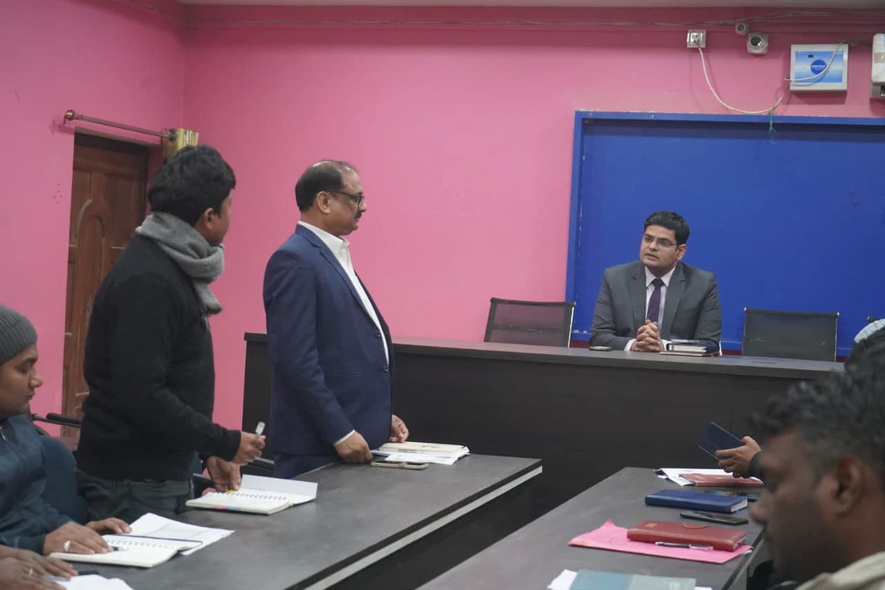 डीएम विनोद दूहन ने किया भरगामा प्रखंड कार्यालय का औचक निरीक्षण; योजनाओं में लापरवाही बरतने वालों को दी चेतावनी