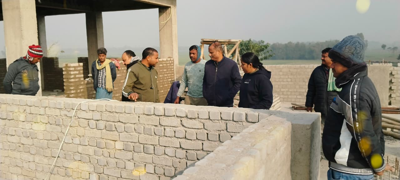 PURNIA NEWS: पूर्णिया में पंचायत भवनों का निरीक्षण, डीएम ने गुणवत्तापूर्ण निर्माण के दिए निर्देश