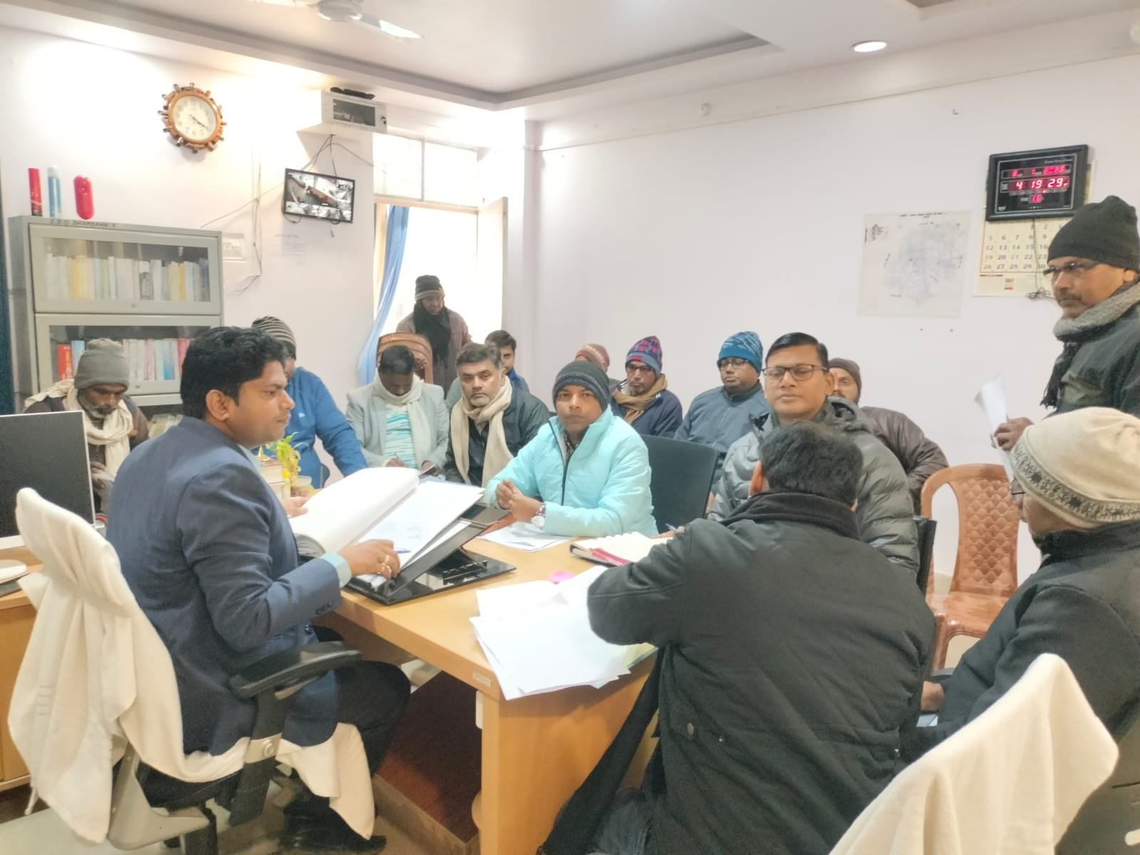 PURNIA NEWS: सरकार आपके द्वार कार्यक्रम के आवेदनों की कार्रवाई की एसडीएम ने की समीक्षा