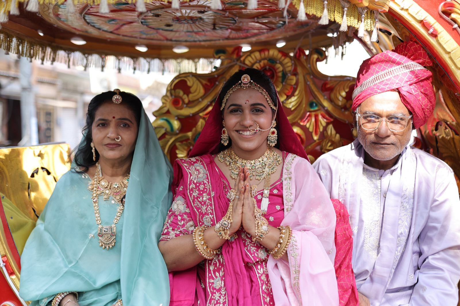 दीक्षार्थी बहिन दिव्या बोथरा का निकला वर्षीदान वरघोड़ा