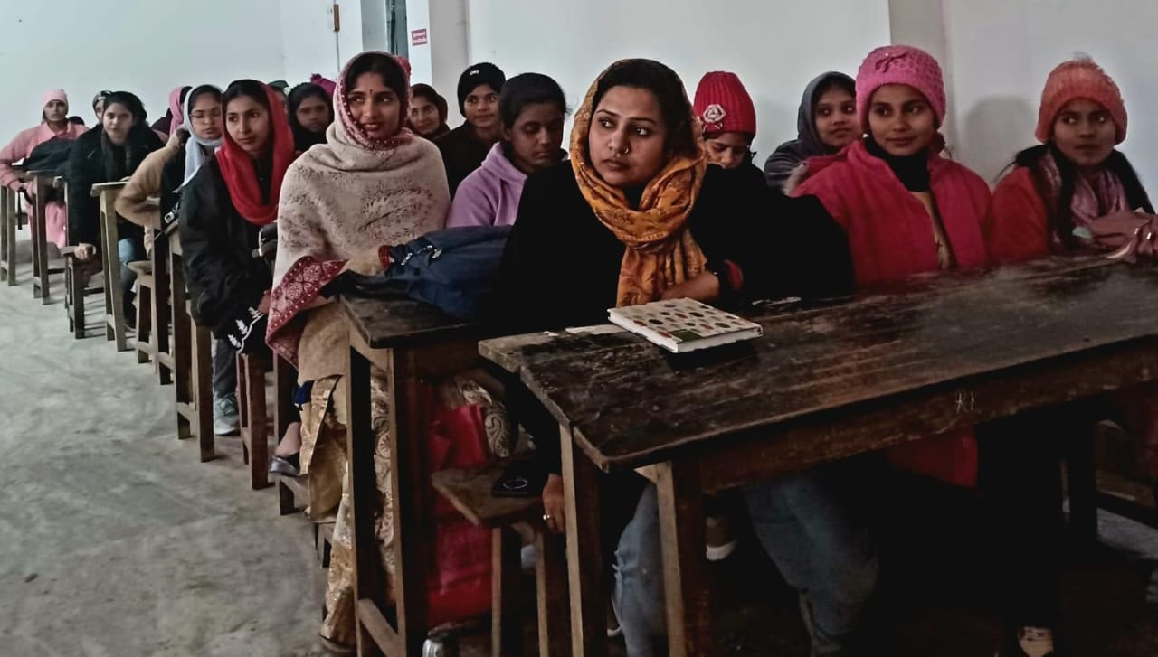 Saharsa News: पीजी सेंटर हिंदी विभाग में अध्यनरत प्रथम सेमेस्टर सत्र 25- 27 के छात्र छात्राओं के सेमिनार का आयोजन