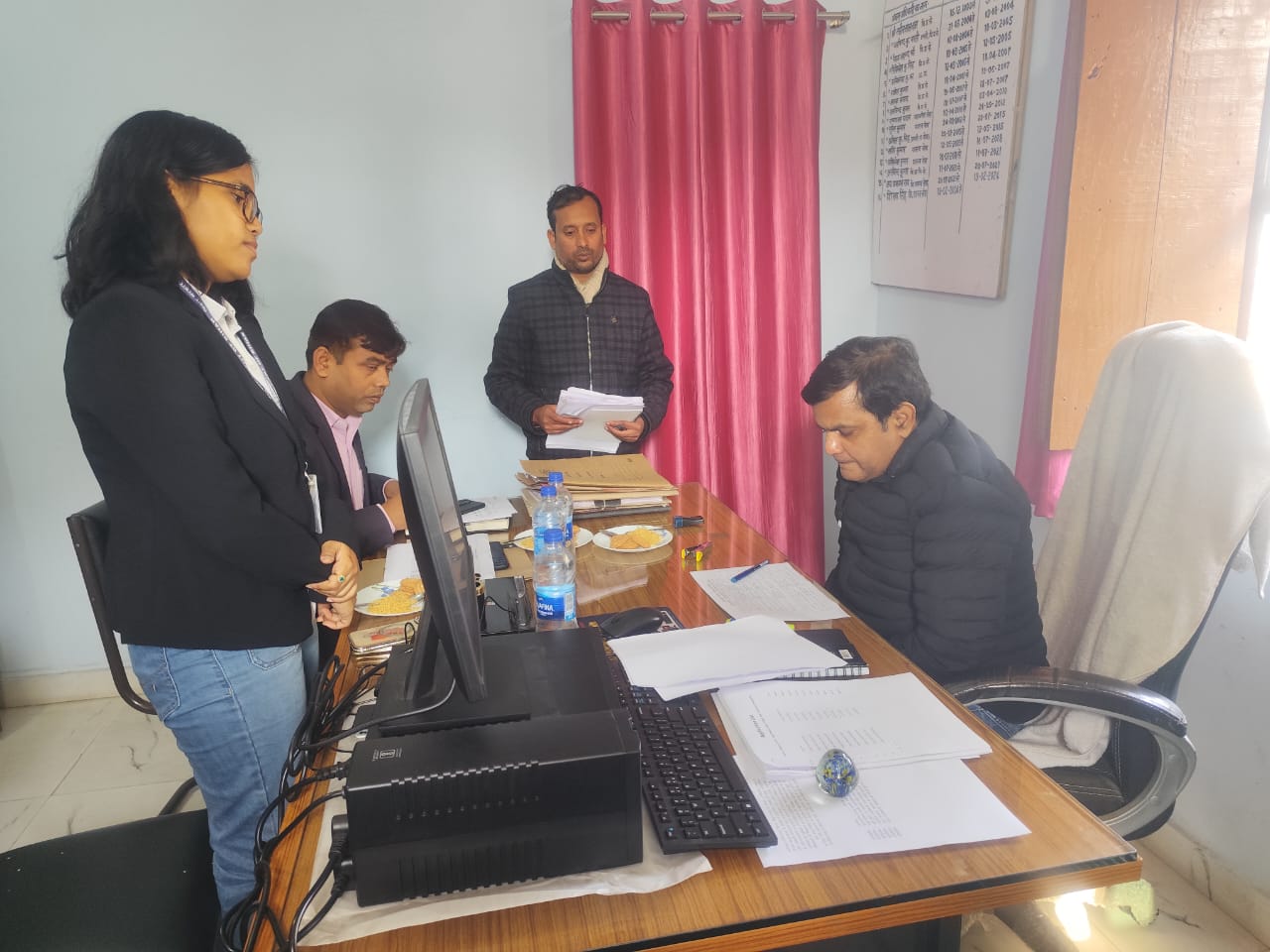 प्रमंडलीय आयुक्त ने सत्तर कटैया अंचल भ्रमण कर राजस्व संबंधित कार्यों की समीक्षा की