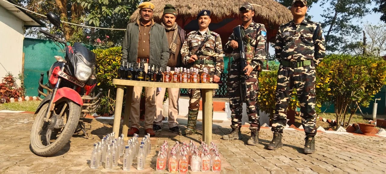 बथनाहा: पुलिस और एसएसबी की संयुक्त कार्रवाई, भारी मात्रा में देशी-विदेशी शराब बरामद