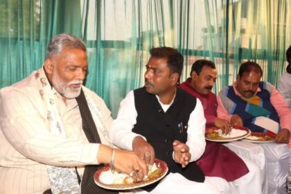 MLA Manoj Vishwas organised a Dahi-Chuda feast in Forbesganj on Makar Sankranti, Pappu Yadav was the main attraction.