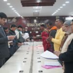 A huge crowd gathered at DM Vinod Duhan's public court; complaints of 80 complainants were heard directly.