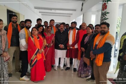 Industry and Road Construction Minister Dr. Dilip Kumar Jaiswal was given a grand welcome under the leadership of National President Ashish Goswami.