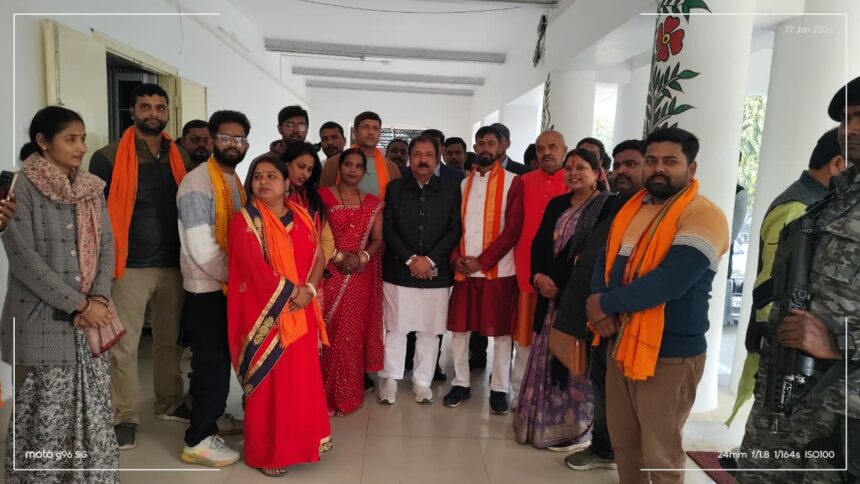 Industry and Road Construction Minister Dr. Dilip Kumar Jaiswal was given a grand welcome under the leadership of National President Ashish Goswami.