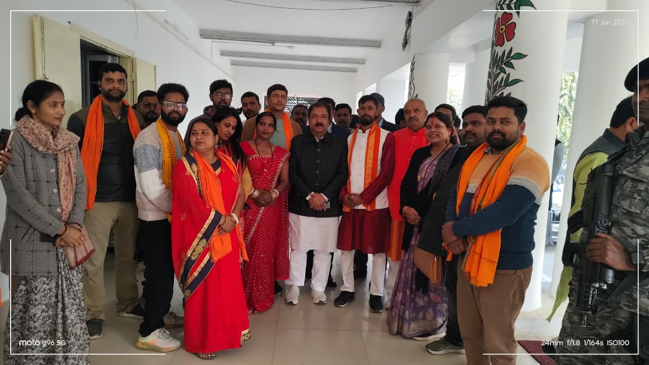 Industry and Road Construction Minister Dr. Dilip Kumar Jaiswal was given a grand welcome under the leadership of National President Ashish Goswami.