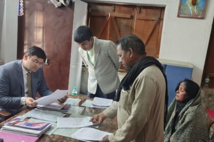 The DM and SP visited the Zonal Office and inspected the 'Saturday Public Court'; five cases were settled on the spot.