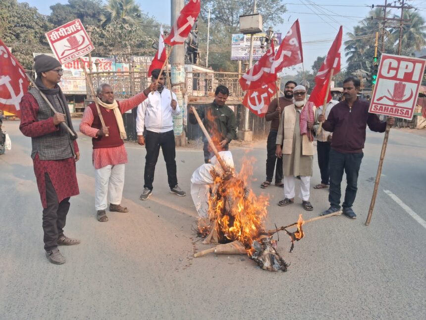 Nitish Kumar's effigy burnt at Veer Kunwar Singh Chowk demanding justice for the Jehanabad student