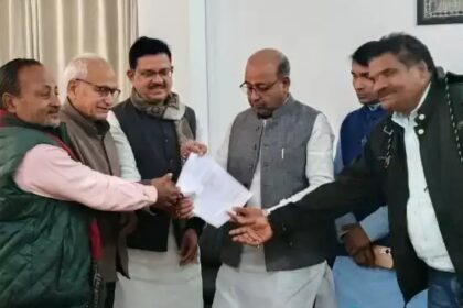 Former chief Arun Yadav and secretary Ranjan Mandal led the meeting; the minister conducted a site inspection and assured restoration.