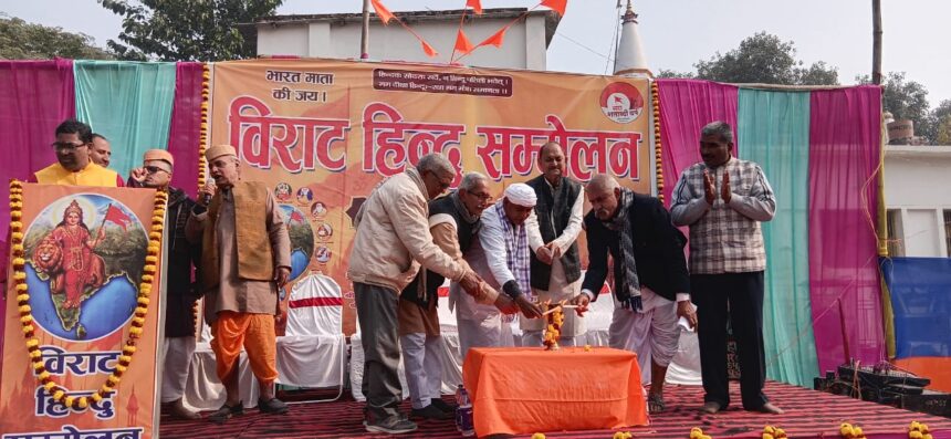 A grand Hindu convention was organized at the Kali Temple in Naya Bazaar.